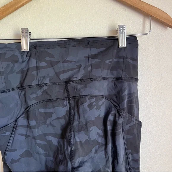 Lululemon Blue Black Camouflage Leggings size 8 side pockets fast and free crop - Picture 2 of 6